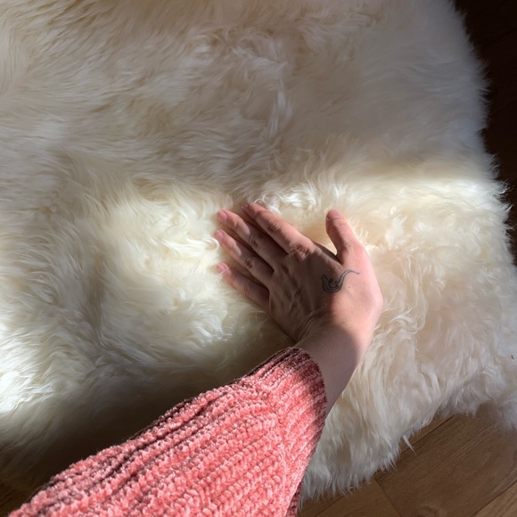 Genuine Sheepskin Rug - Picture 2 of 6